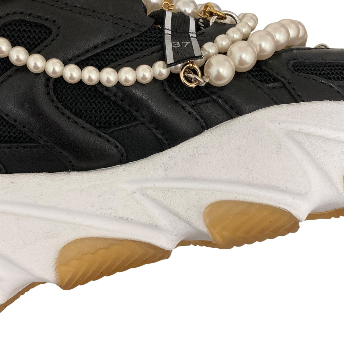Pearl Sneaker Is Embracedスニーカー