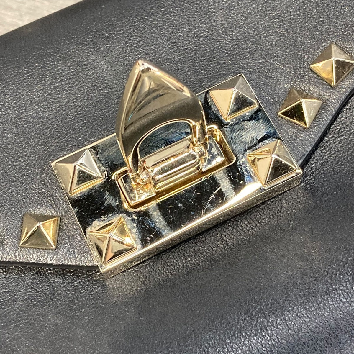 VALENTINO GARAVANI ロックスタッズバッグ 古着・中古-9枚目のアイテム画像