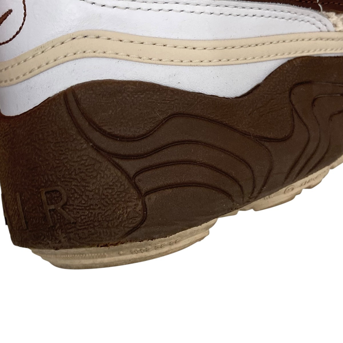 Zoom Field Jaxx White and Light ChocolateスニーカーHQ3073-100