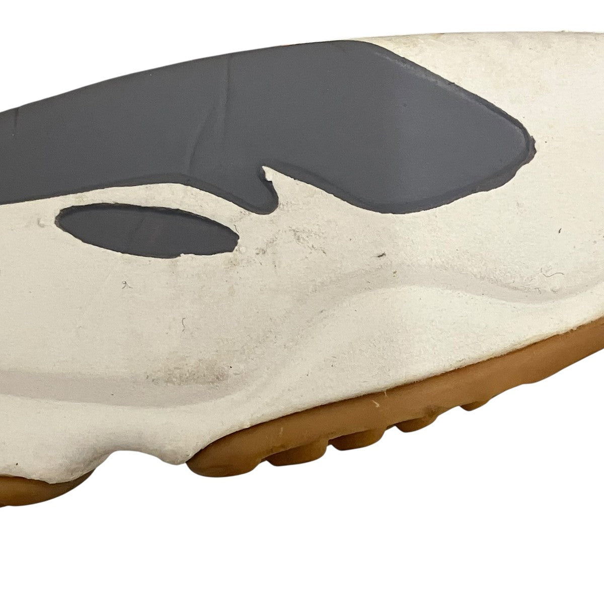 YEEZY BOOST 700 MAGNETスニーカーFV9922