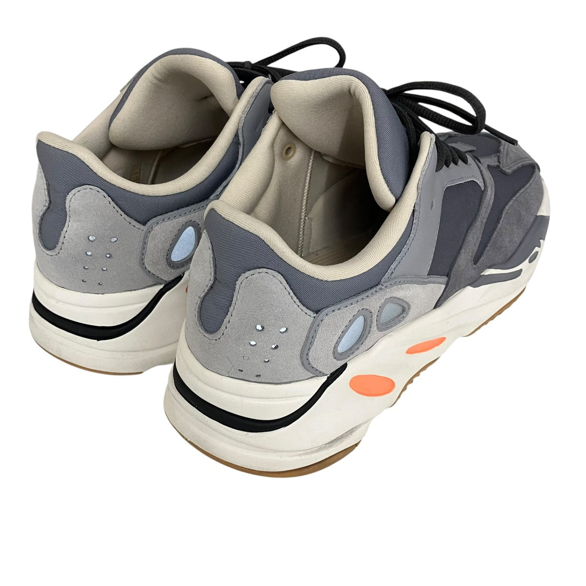 YEEZY BOOST 700 MAGNETスニーカーFV9922