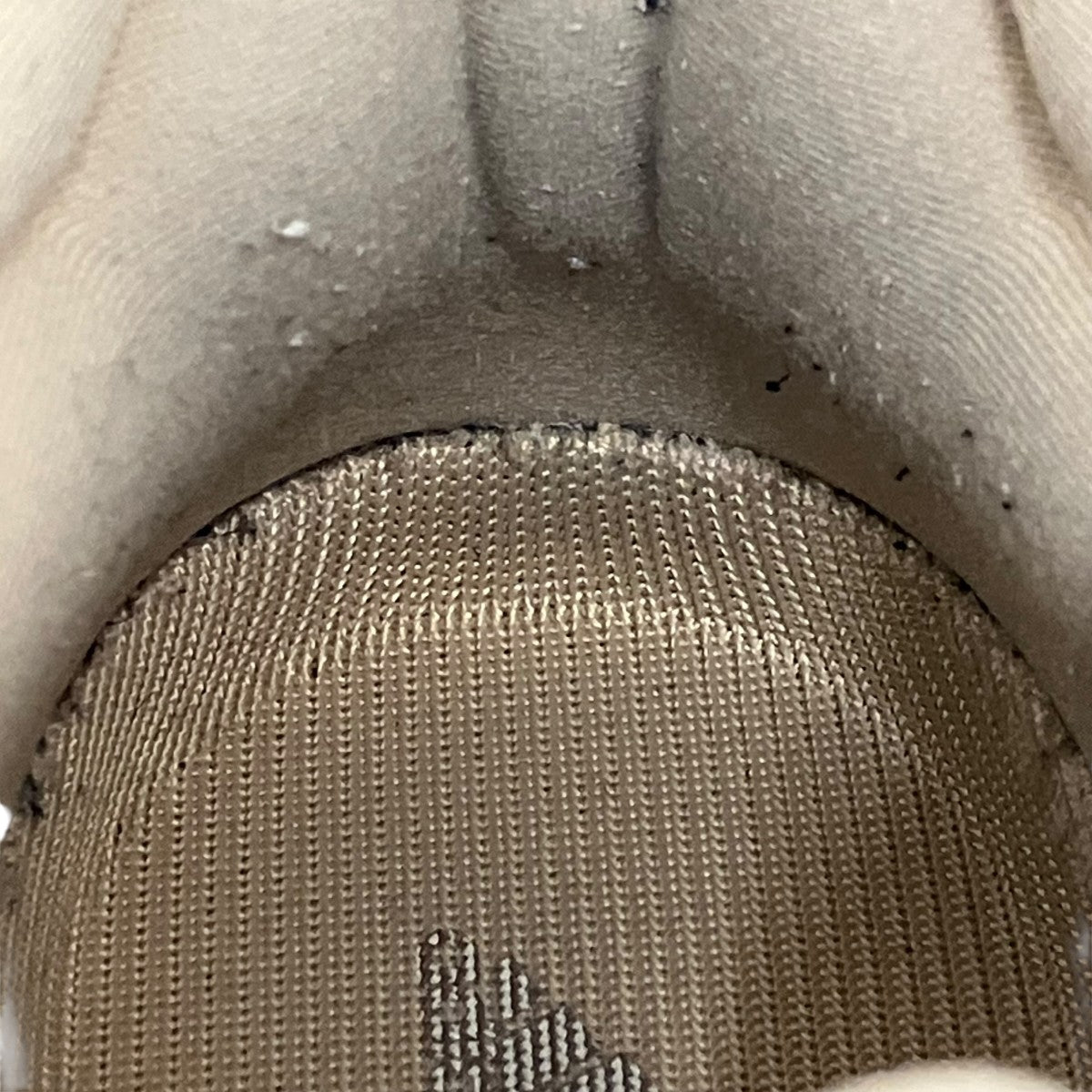 YEEZY BOOST 700 MAGNETスニーカーFV9922