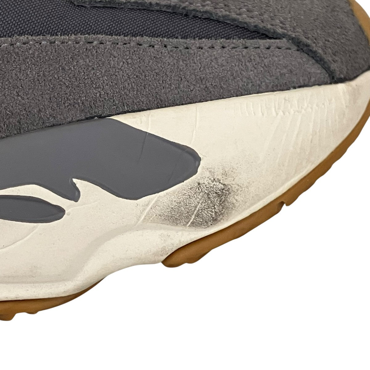 YEEZY BOOST 700 MAGNETスニーカーFV9922