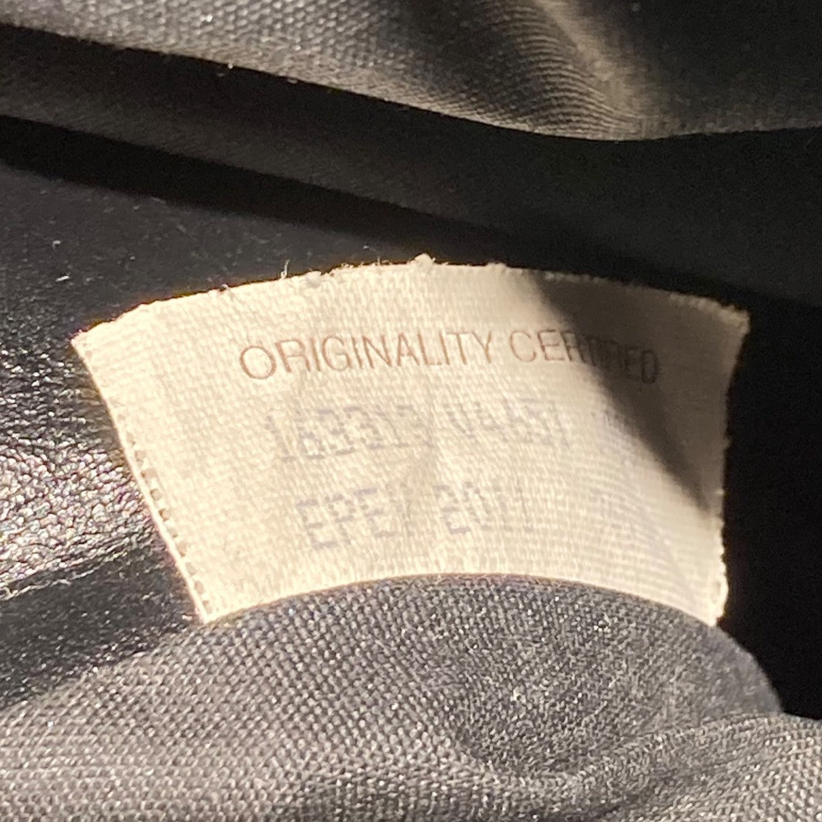 イントレチャート レザーショルダーバッグ
