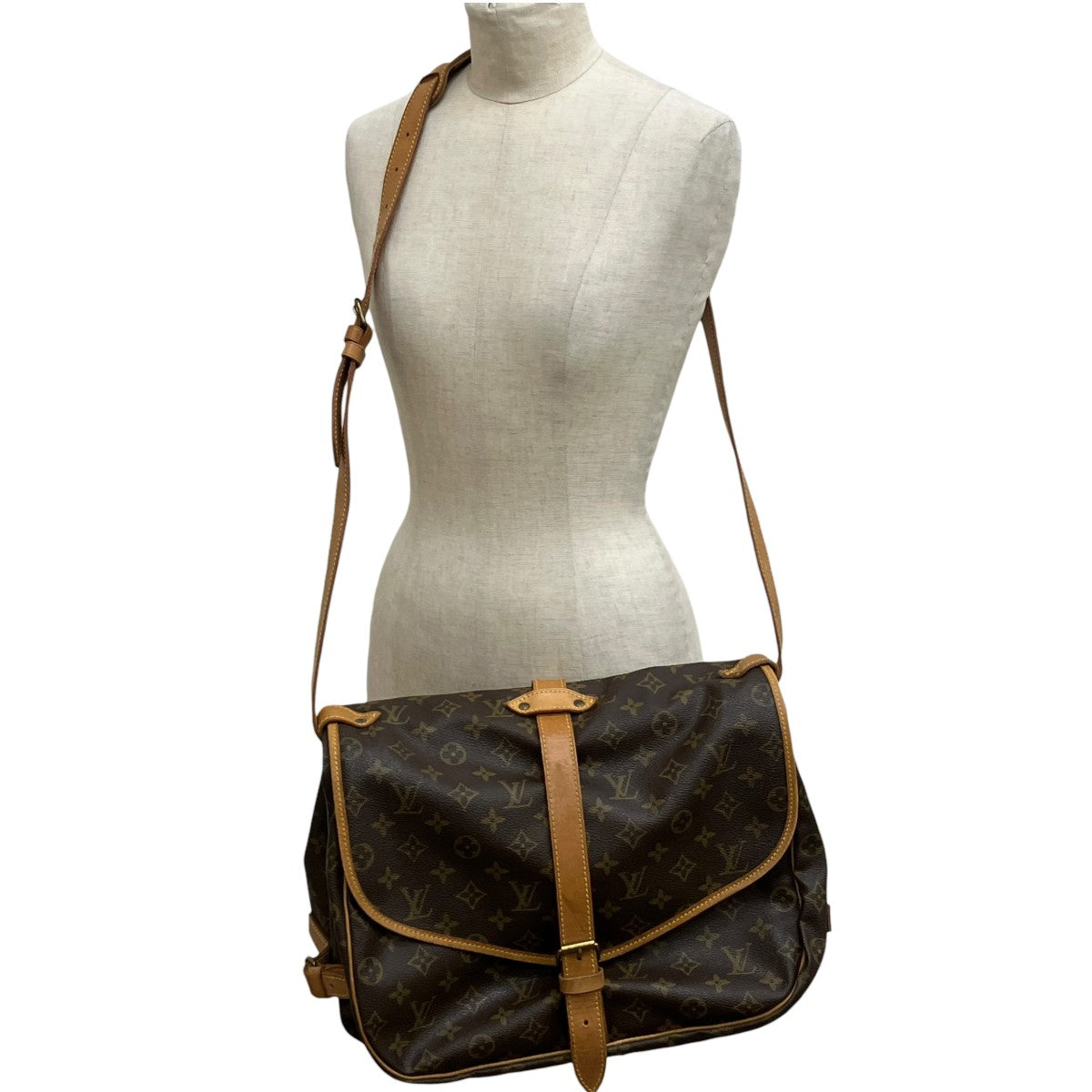LOUIS VUITTON(ルイヴィトン) ソミュール35ショルダーバッグ AR0972