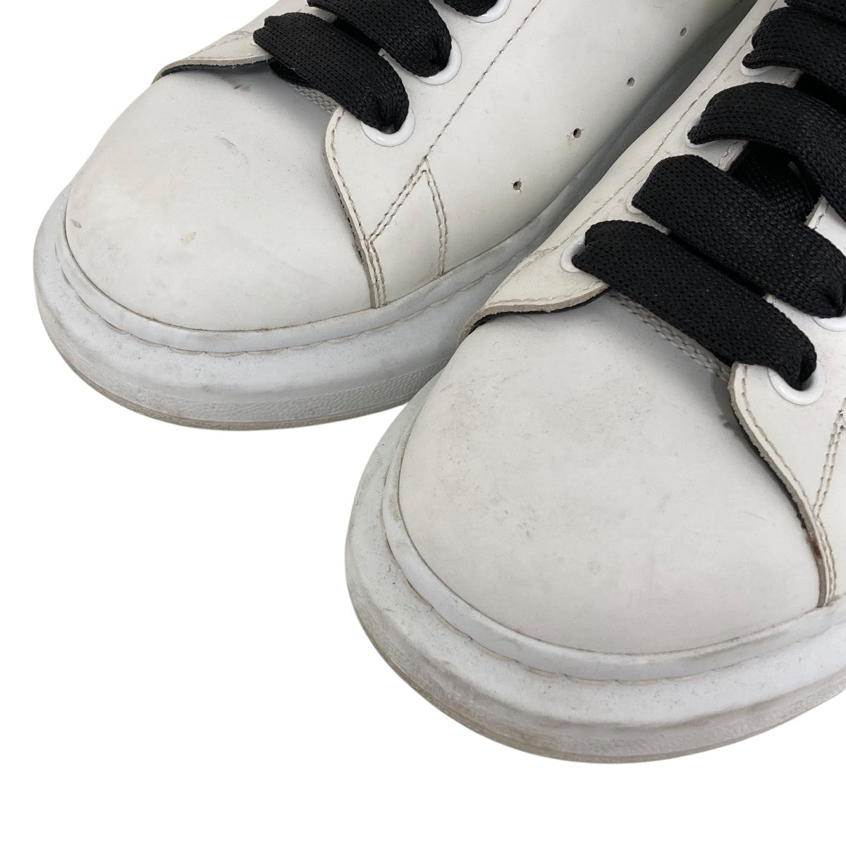 OVER SIZED SNEAKER