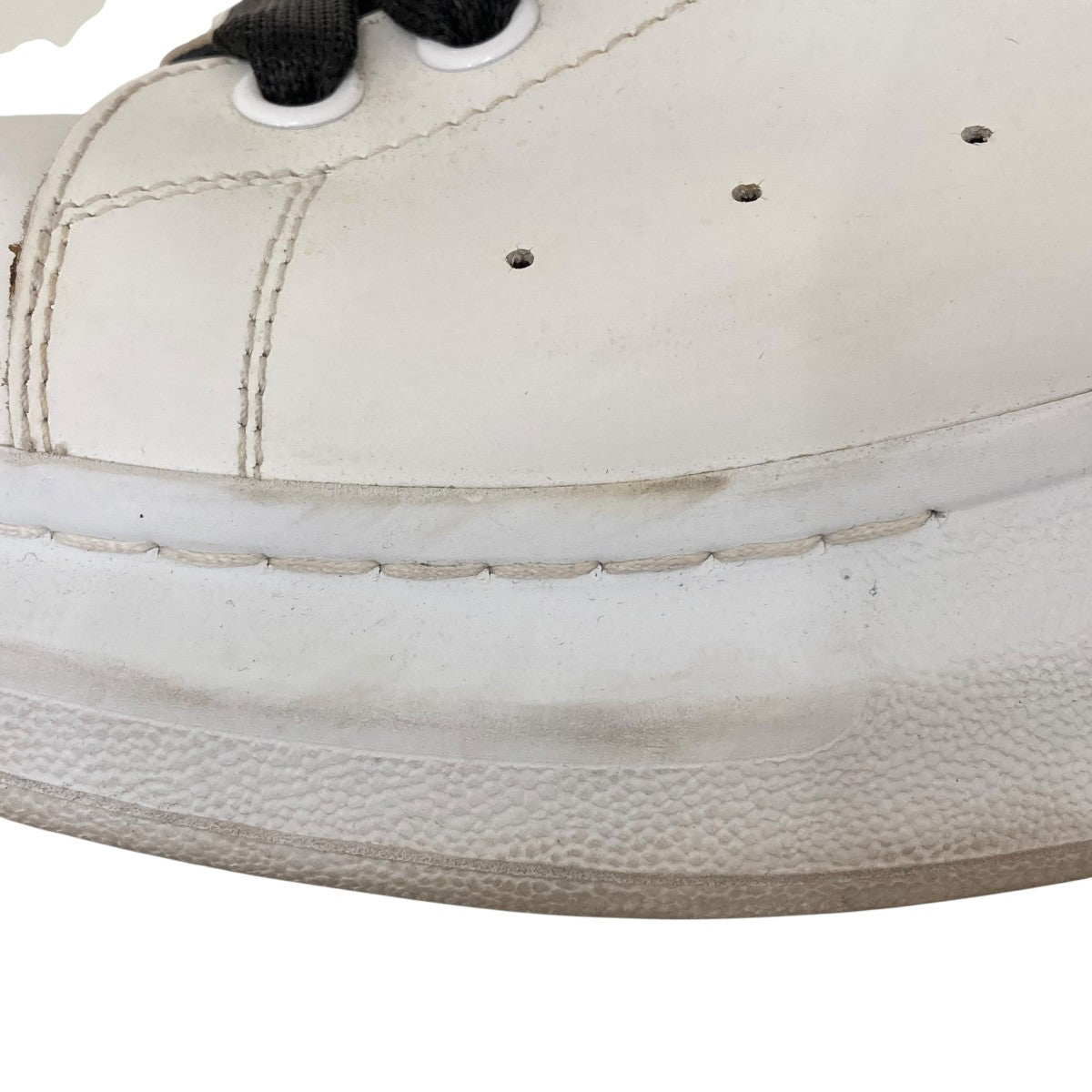 OVER SIZED SNEAKER