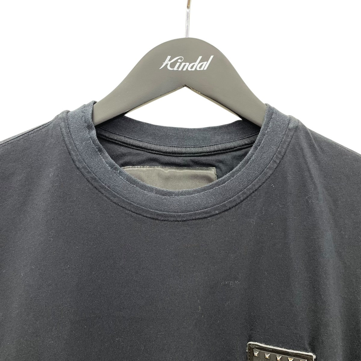 スタッズプレート付きTシャツ