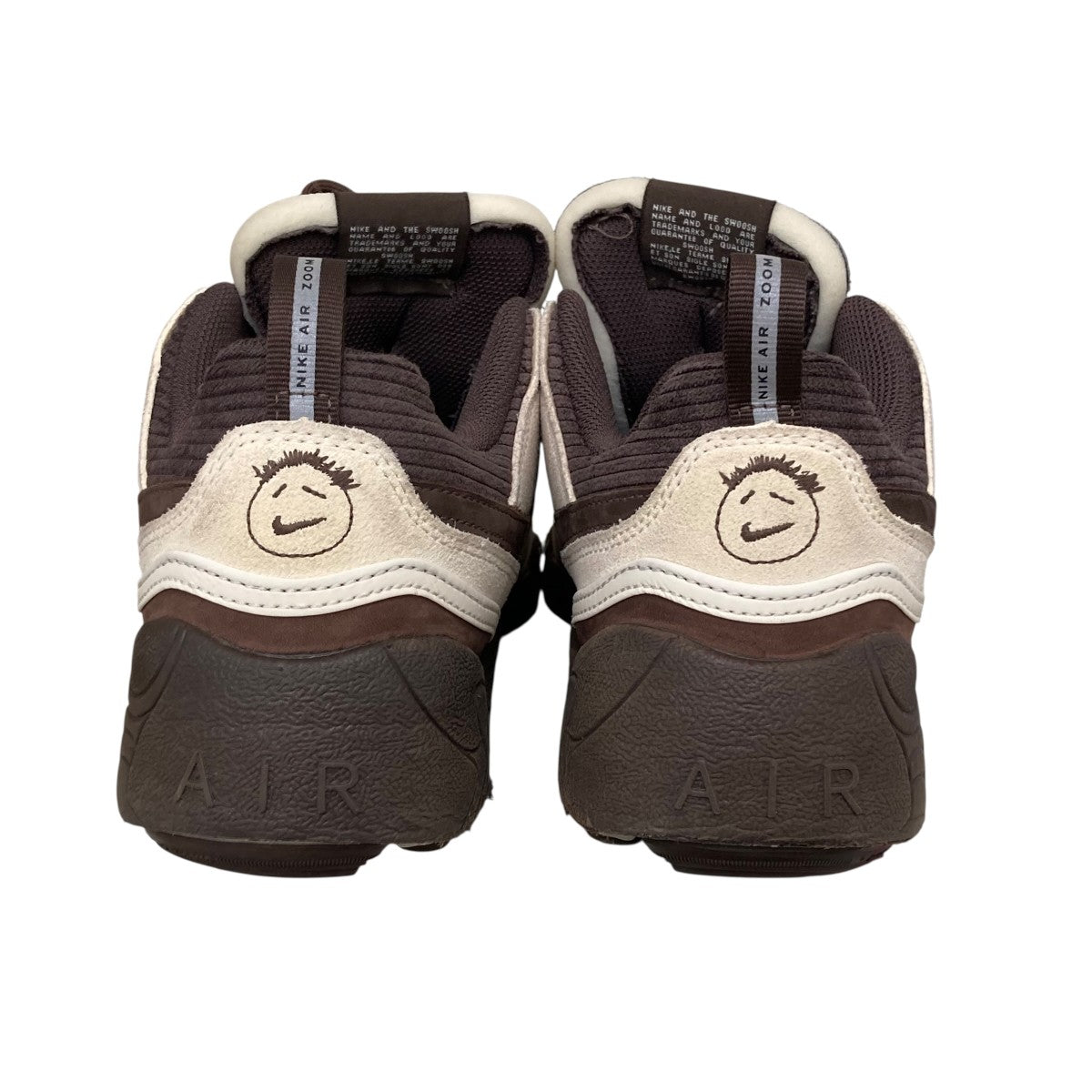 Travis Scott × Nike Zoom Field Jaxxスニーカー
