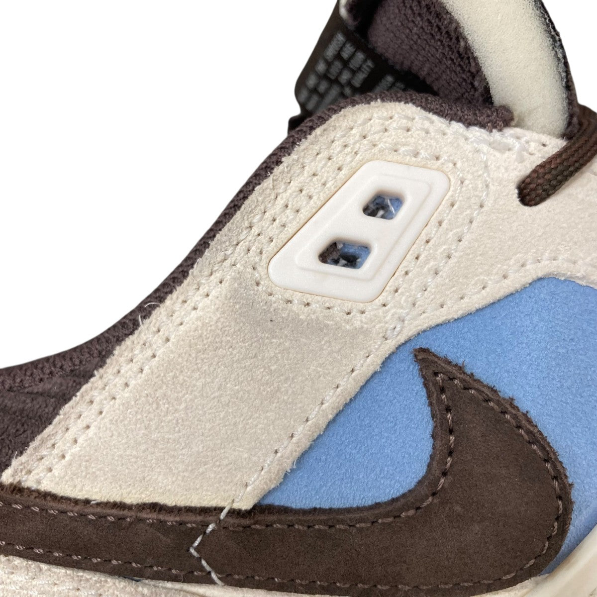 Travis Scott × Nike Zoom Field Jaxxスニーカー