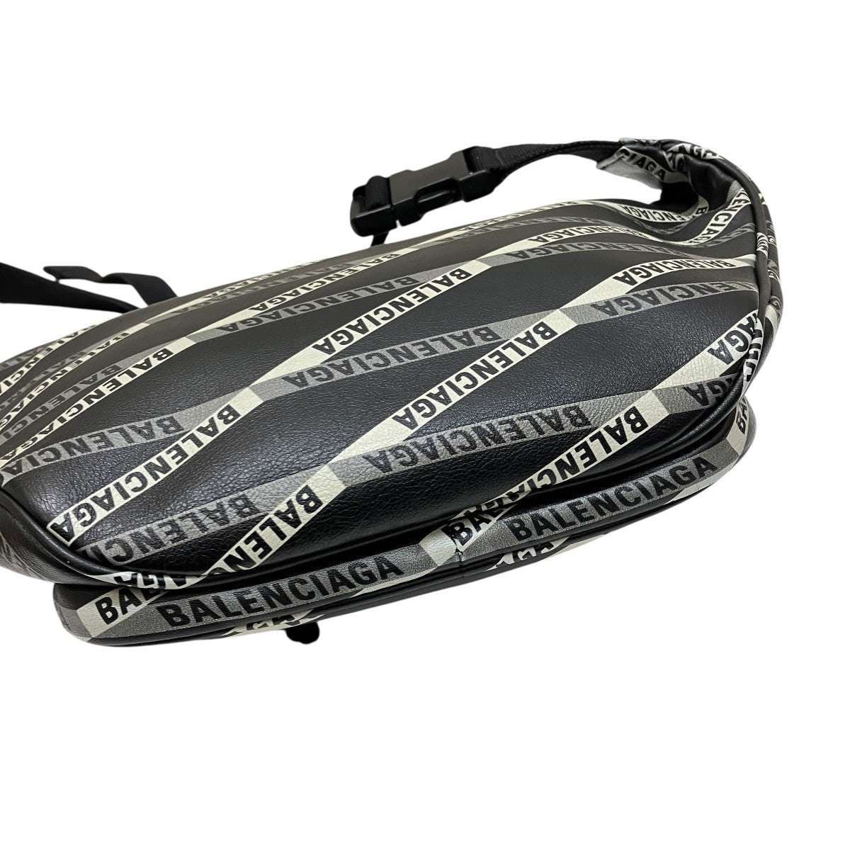 BALENCIAGA エクスプローラーボディーバッグ529550 古着・中古-4枚目のアイテム画像