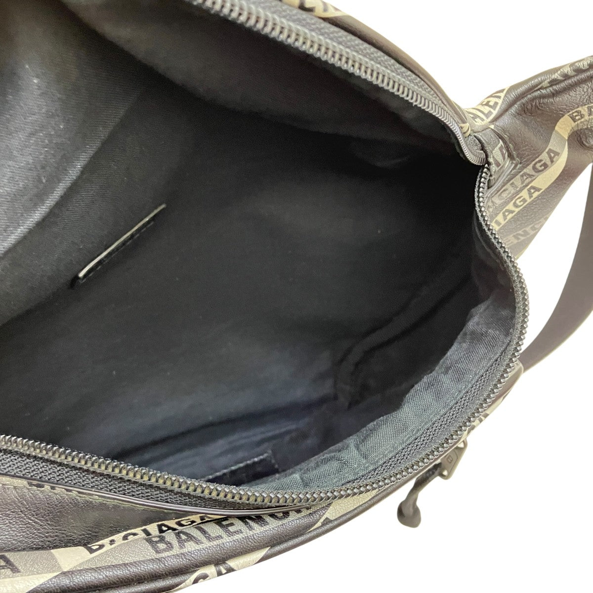 BALENCIAGA エクスプローラーボディーバッグ529550 古着・中古-6枚目のアイテム画像