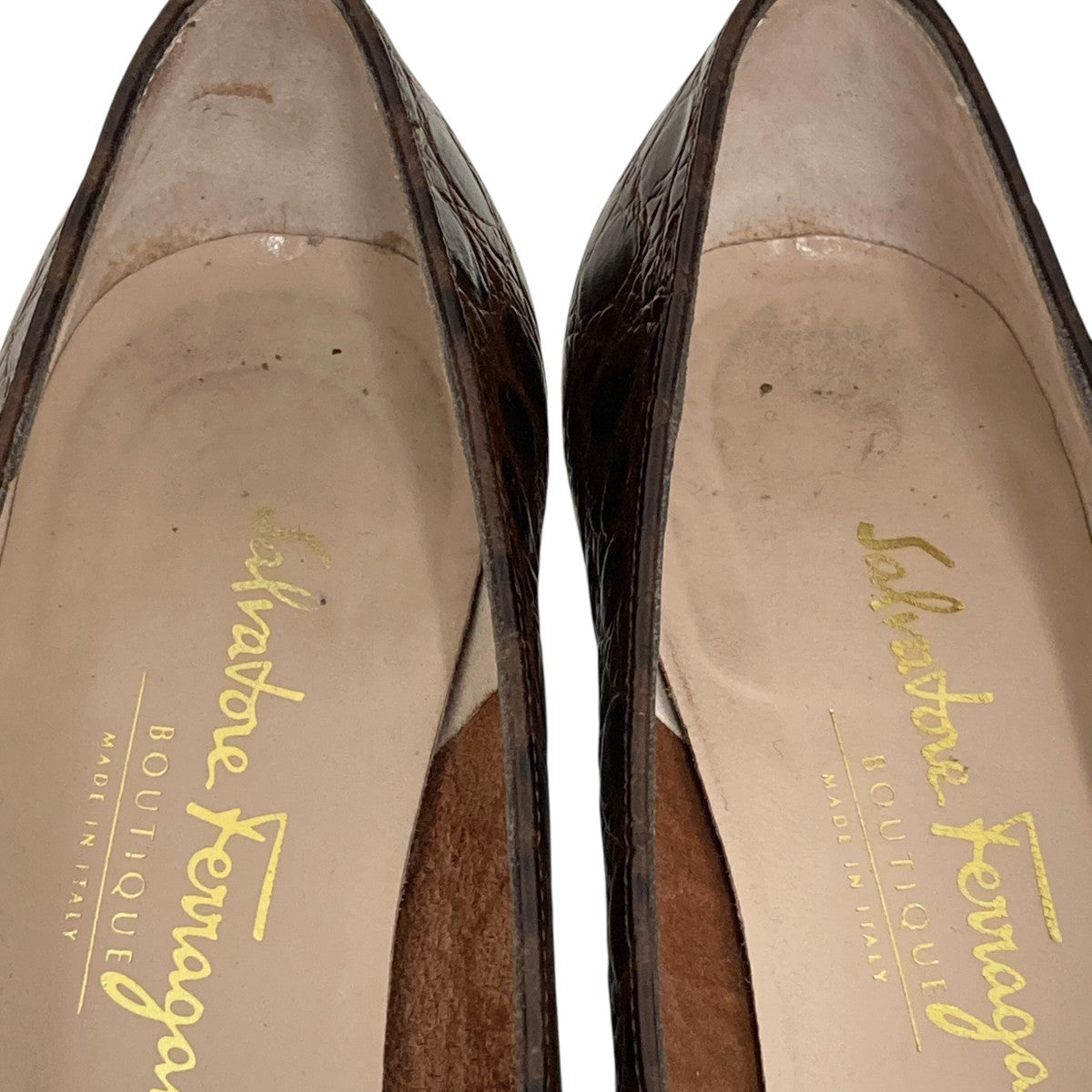 Salvatore Ferragamo(サルヴァトーレフェラガモ) 型押し ヴァラ