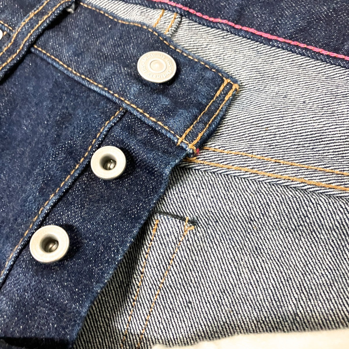 テーパードデニムパンツ