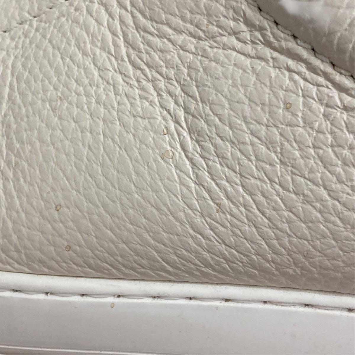 ホワイトディアスキンTriple Stitch?ローカットスニーカーS4667Z