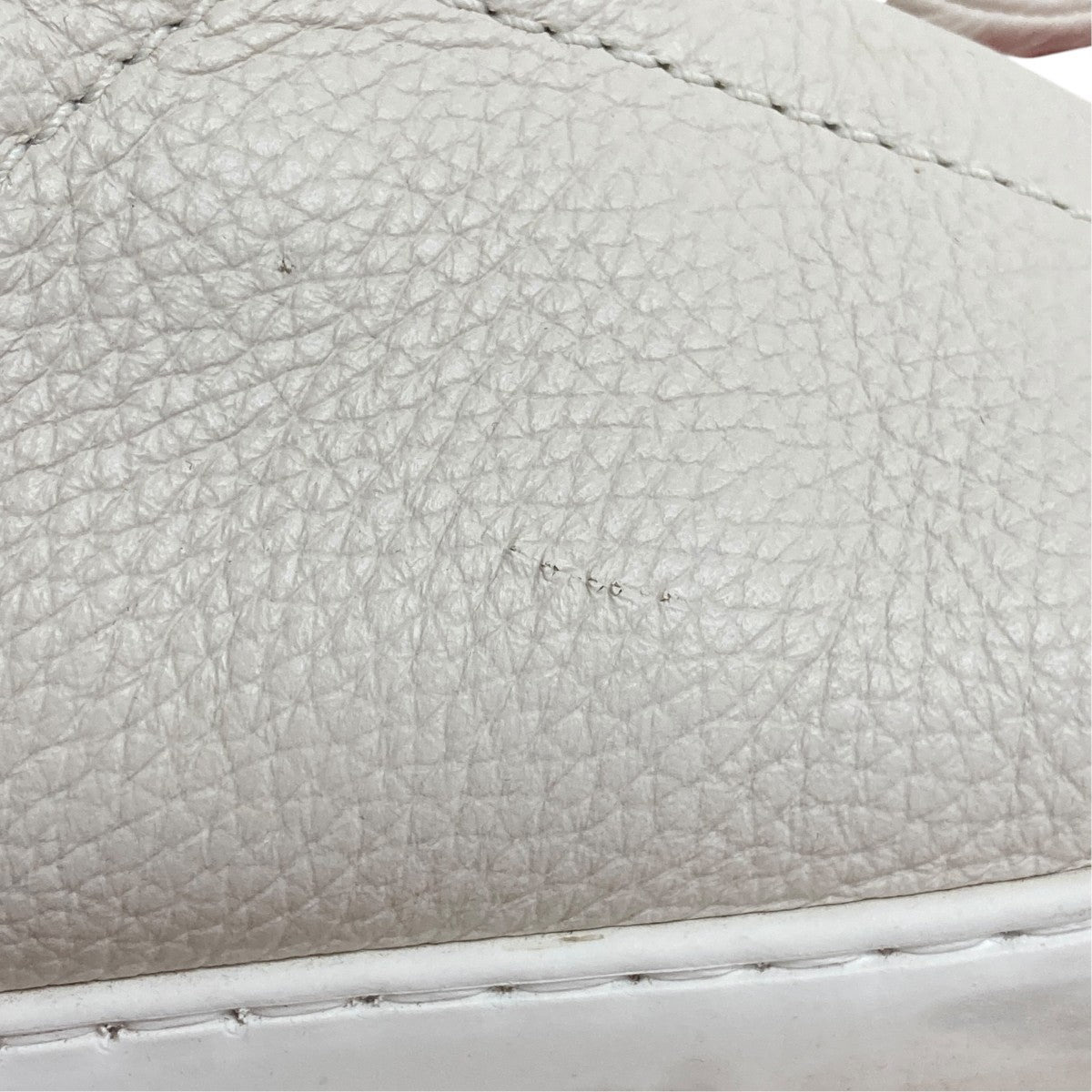 ホワイトディアスキンTriple Stitch?ローカットスニーカーS4667Z