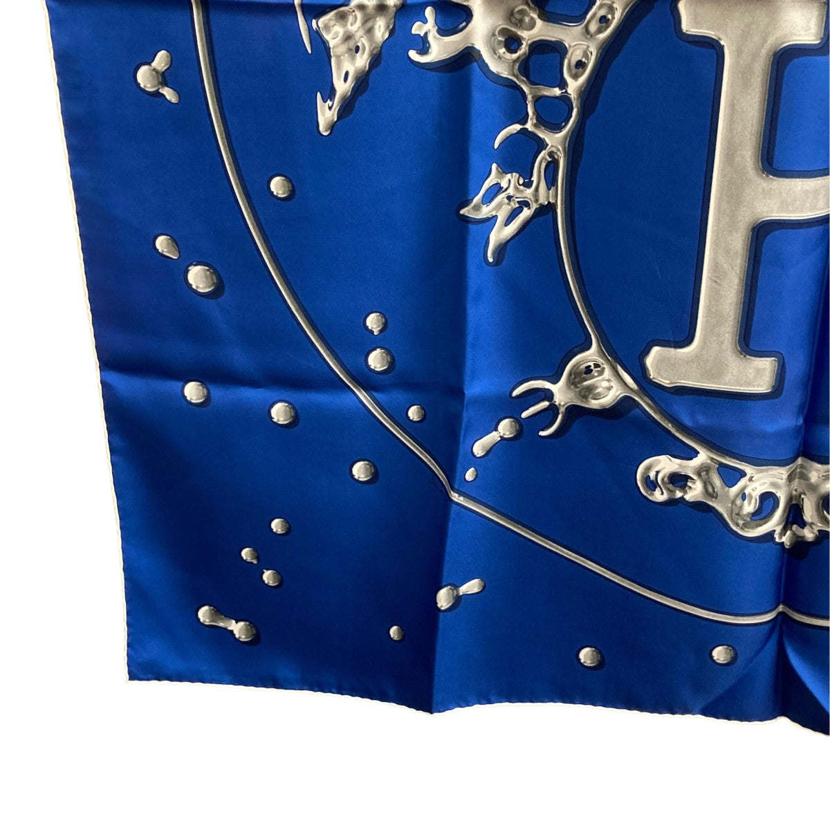 HERMES(エルメス) カレ90 VIF ARGENT(銀の雫）スカーフ ブルー｜【公式