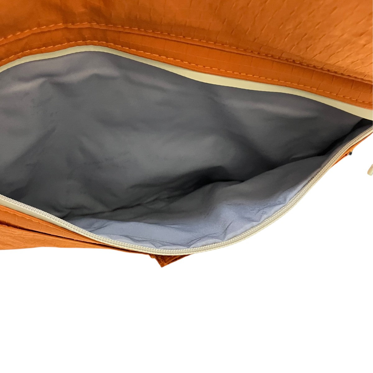 Utility Musette Mediumクラッチバッグ ユニセックス