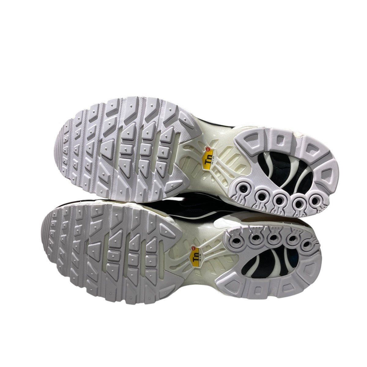 NIKE Women’s Air Max PlusスニーカーDM2362-001 古着・中古-3枚目のアイテム画像