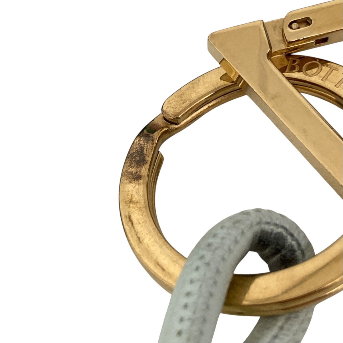 BOTTEGA VENETA トライアングル キーリング カーキ ゴールド金具 BOTTEGA VENETA(ボッテガヴェネタ) トライアングルキーリング619100