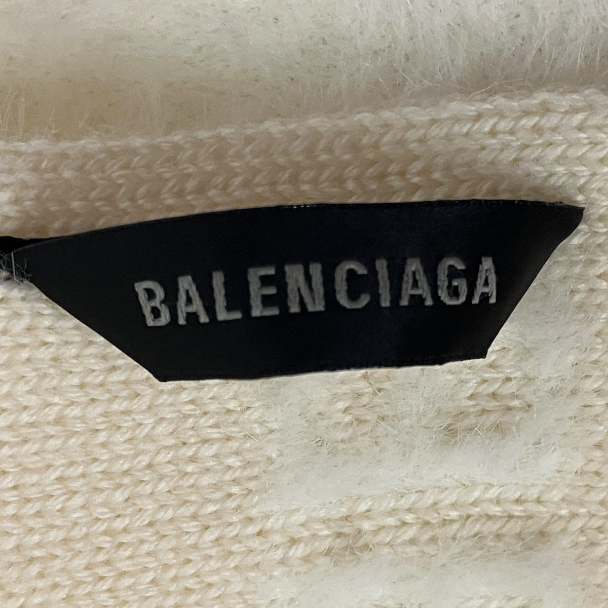 BALENCIAGA 25AWファーリー スカーフマフラー822395 T1727 9023 古着・中古-3枚目のアイテム画像