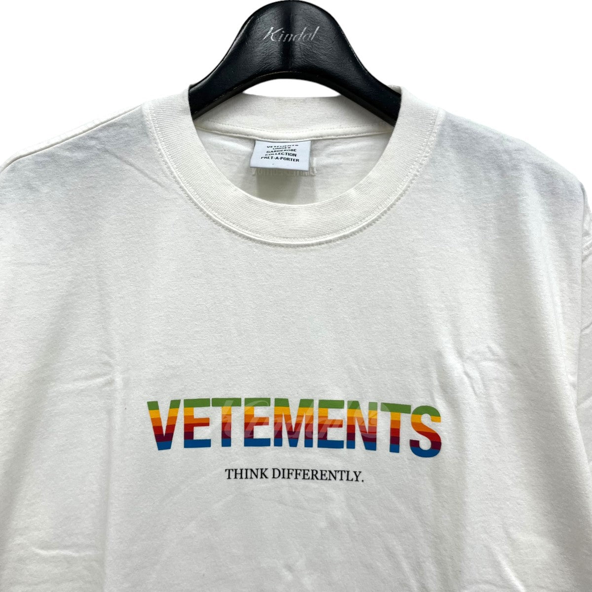 VETEMENTS(ヴェトモン) マルチカラーロゴTシャツ UE51TR620W ホワイト ...