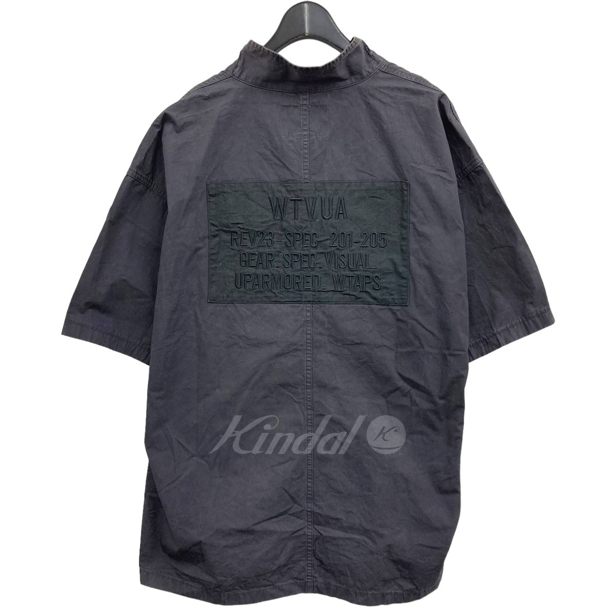 WTAPS(ダブルタップス) 2022SS 「CHIT ／ SS ／ COTTON． WEATHER」 ロゴ半袖シャツ 221WVDT-SHM08  グレー サイズ 13｜【公式】カインドオルオンライン ブランド古着・中古通販【kindal】