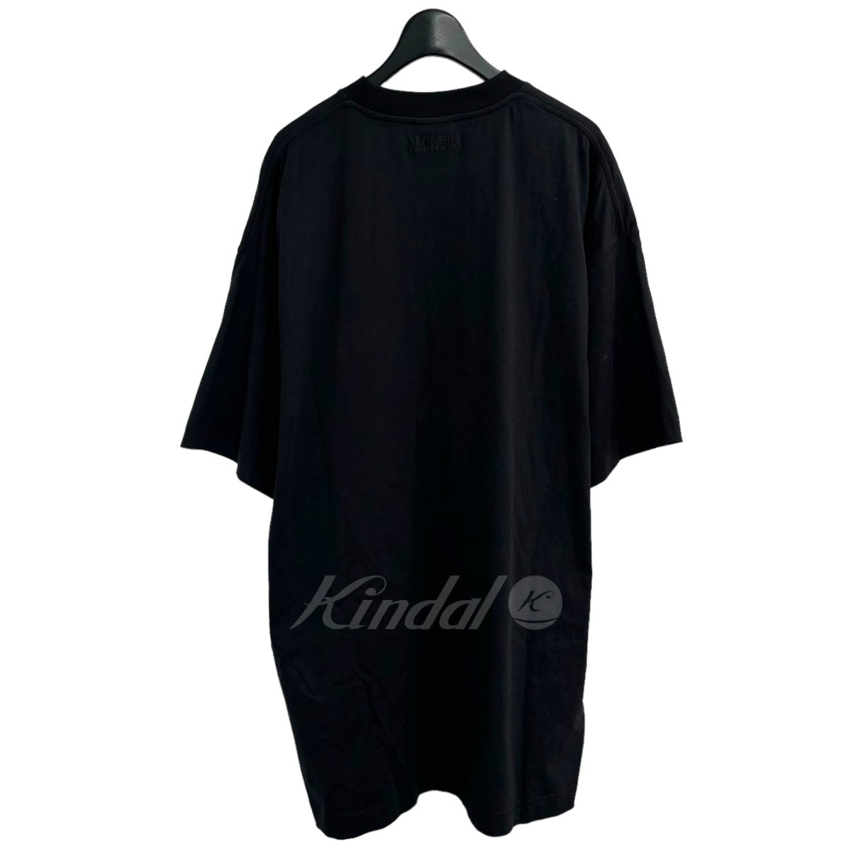 VETEMENTS(ヴェトモン) 2022AW 「BLACK T-SHIRT WITH LOGO PRINT」プリントTシャツ UA53TR230B  ブラック サイズ M｜【公式】カインドオルオンライン ブランド古着・中古通販【kindal】