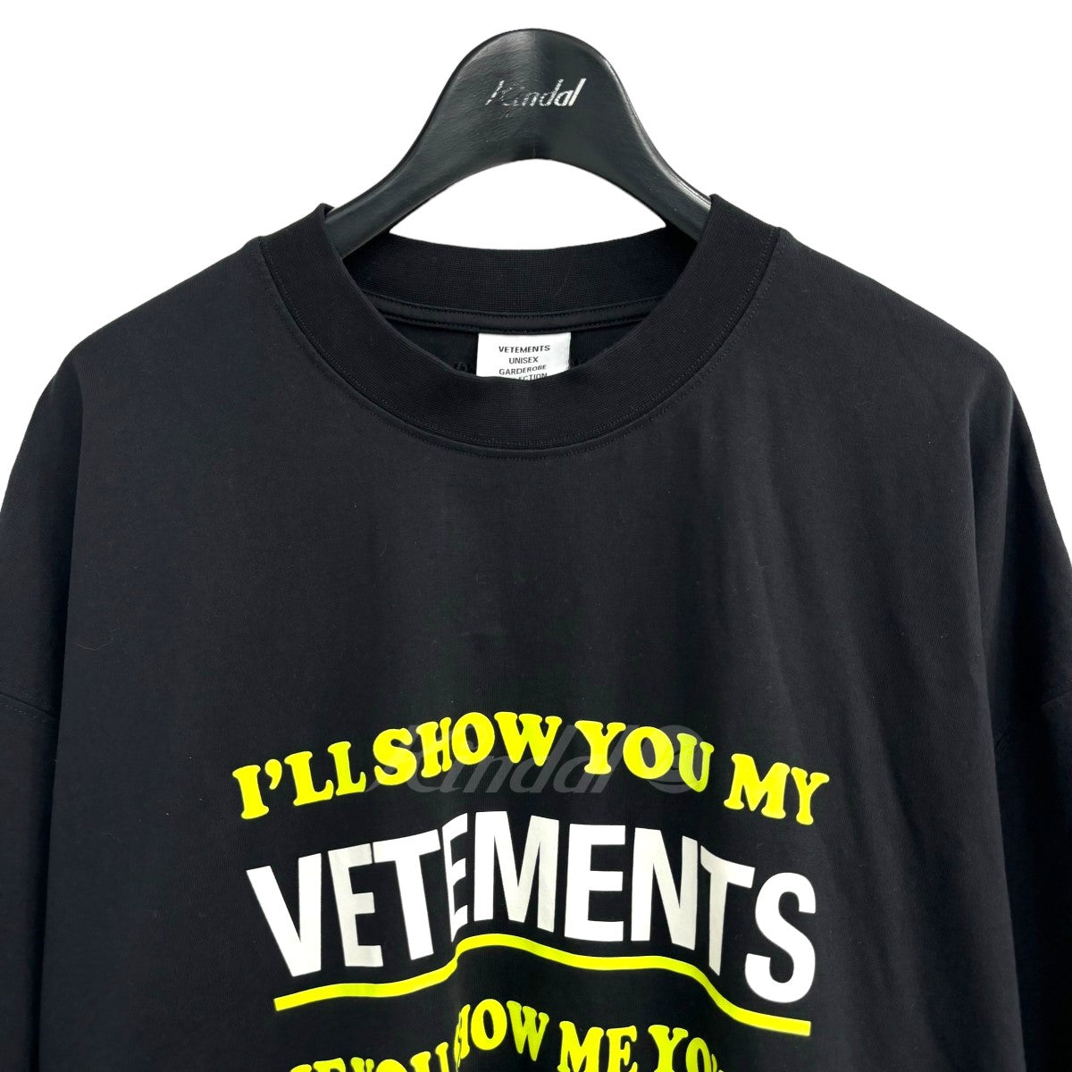 VETEMENTS(ヴェトモン) 2022AW 「BLACK T-SHIRT WITH LOGO PRINT」プリントTシャツ UA53TR230B  ブラック サイズ 13｜【公式】カインドオルオンライン ブランド古着・中古通販【kindal】