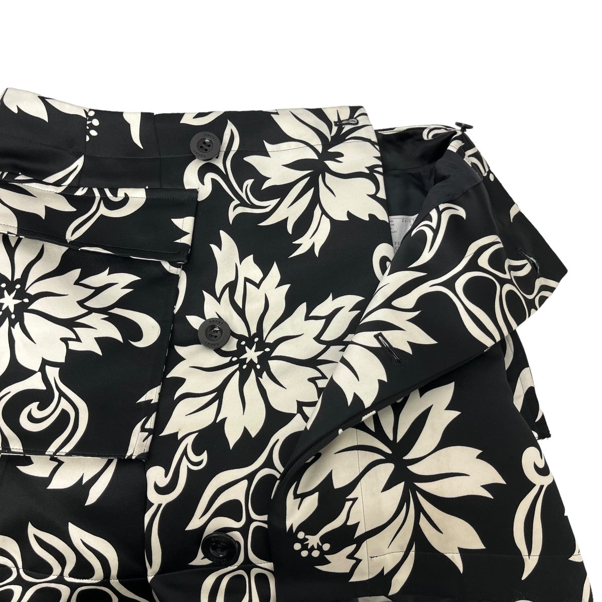 sacai(サカイ) 2024SS Floral Print Skirt フローラルプリントスカート 24-07052 ホワイト サイズ  17｜【公式】カインドオルオンライン ブランド古着・中古通販【kindal】