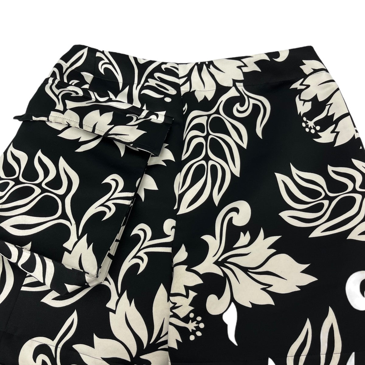 sacai(サカイ) 2024SS Floral Print Skirt フローラルプリントスカート 24-07052 ホワイト サイズ  17｜【公式】カインドオルオンライン ブランド古着・中古通販【kindal】