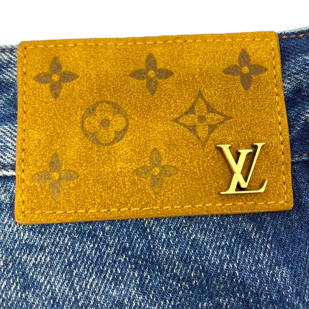 LOUIS VUITTON(ルイヴィトン) 23SS ウォッシュドウェイビーデニムパンツ RM231 YC7 インディゴ サイズ  29｜【公式】カインドオルオンライン ブランド古着・中古通販【kindal】