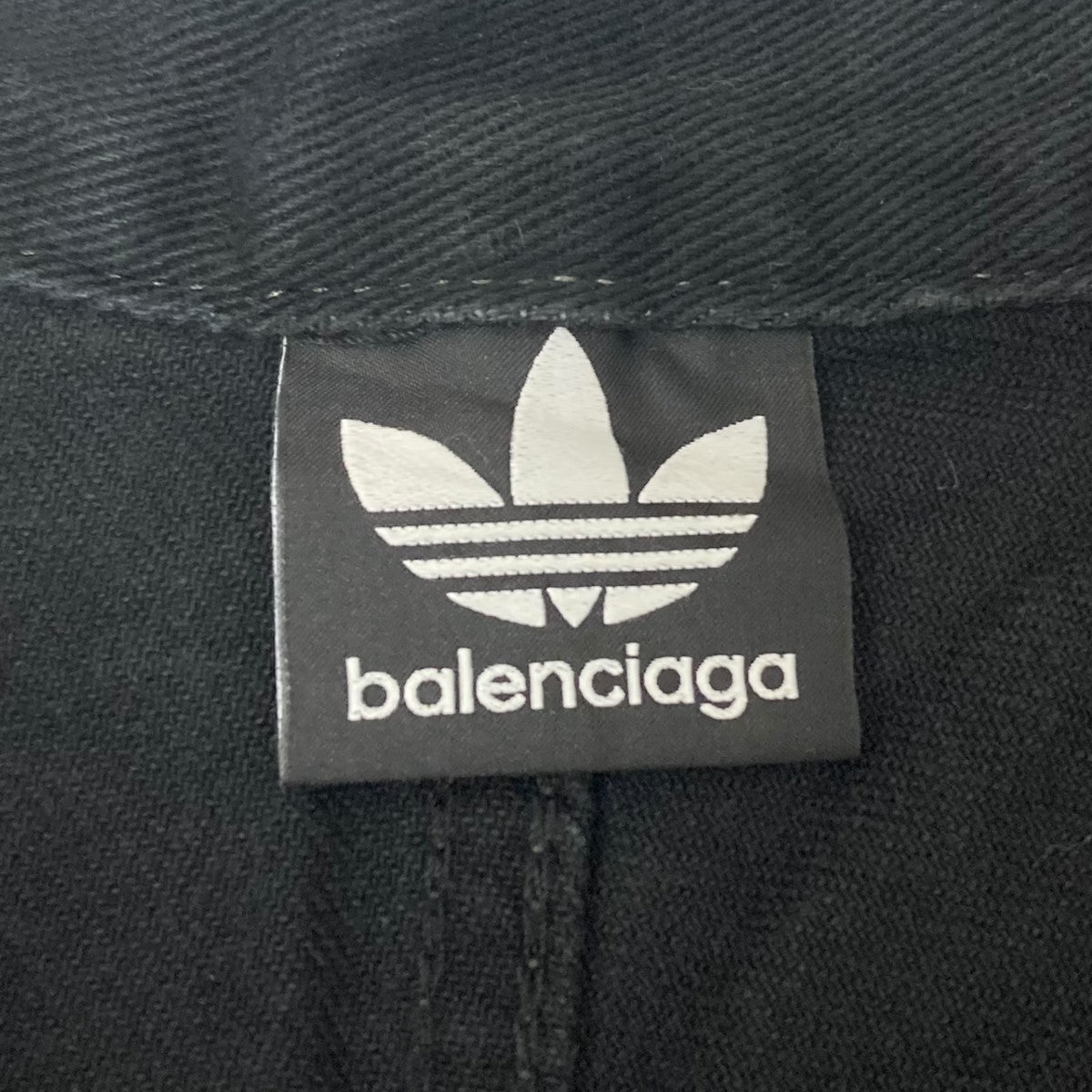 BALENCIAGA×adidas 23SS BAGGYサイドラインバギーデニムパンツツ 724778 ブラック サイズ M｜【公式】カインドオルオンライン  ブランド古着・中古通販【kindal】