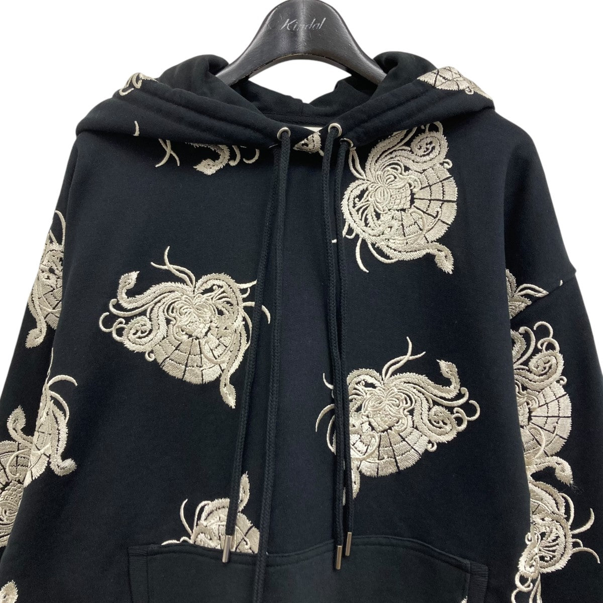 DRIES VAN NOTEN(ドリスヴァンノッテン) 23SS HAXEL EMBROIDERED HOODIE 刺繍パーカー  231-021130-6612-900 ブラックｘホワイト サイズ S｜【公式】カインドオルオンライン ブランド古着・中古通販【kindal】