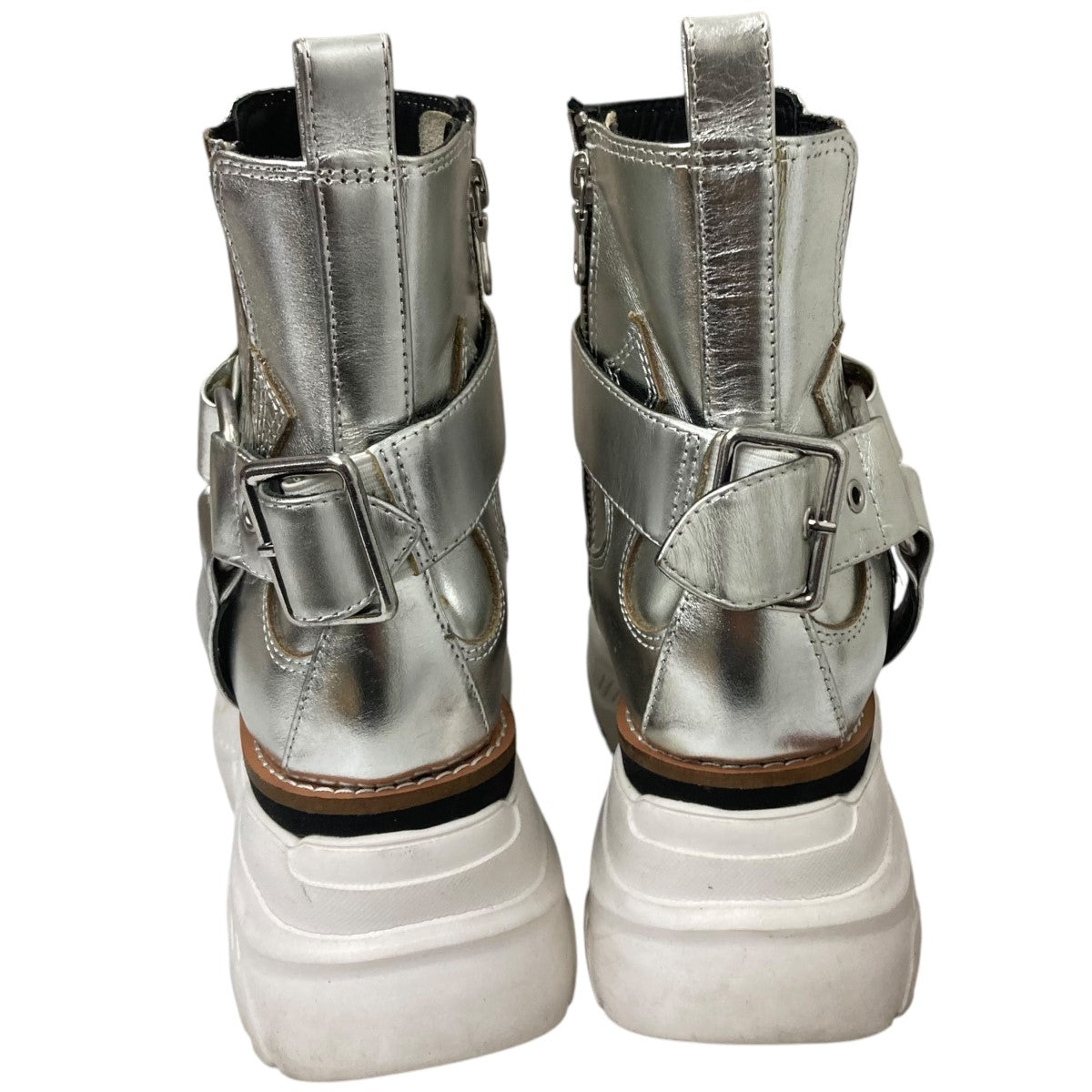 ハイカットスニーカー