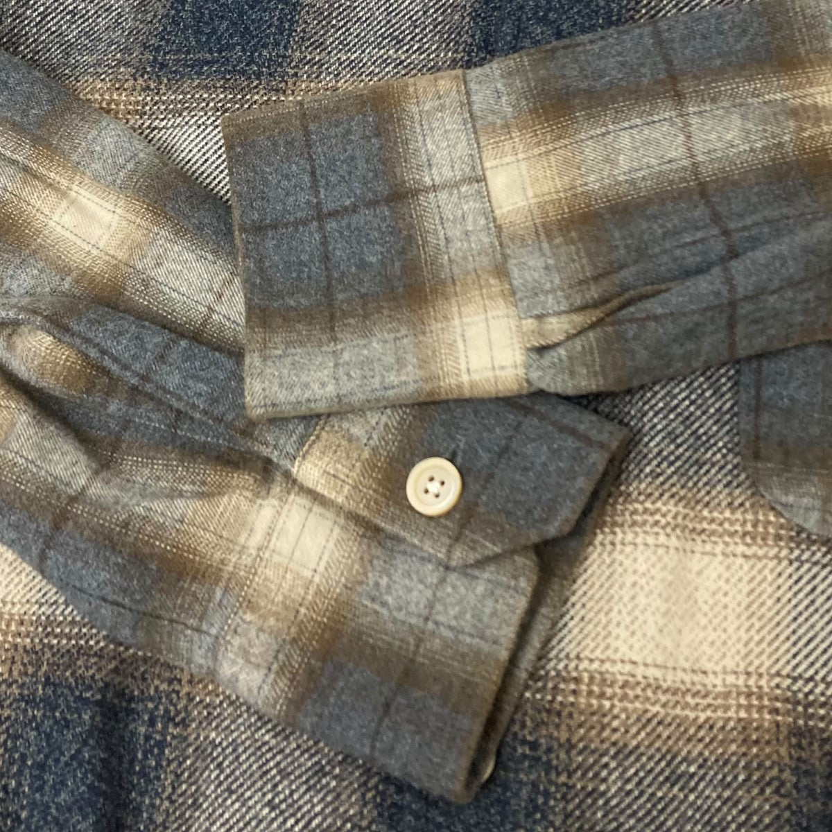 アワーレガシーのABOVE SHIRT シャツです。 OUR LEGACY 古着・中古 アウター アイテム