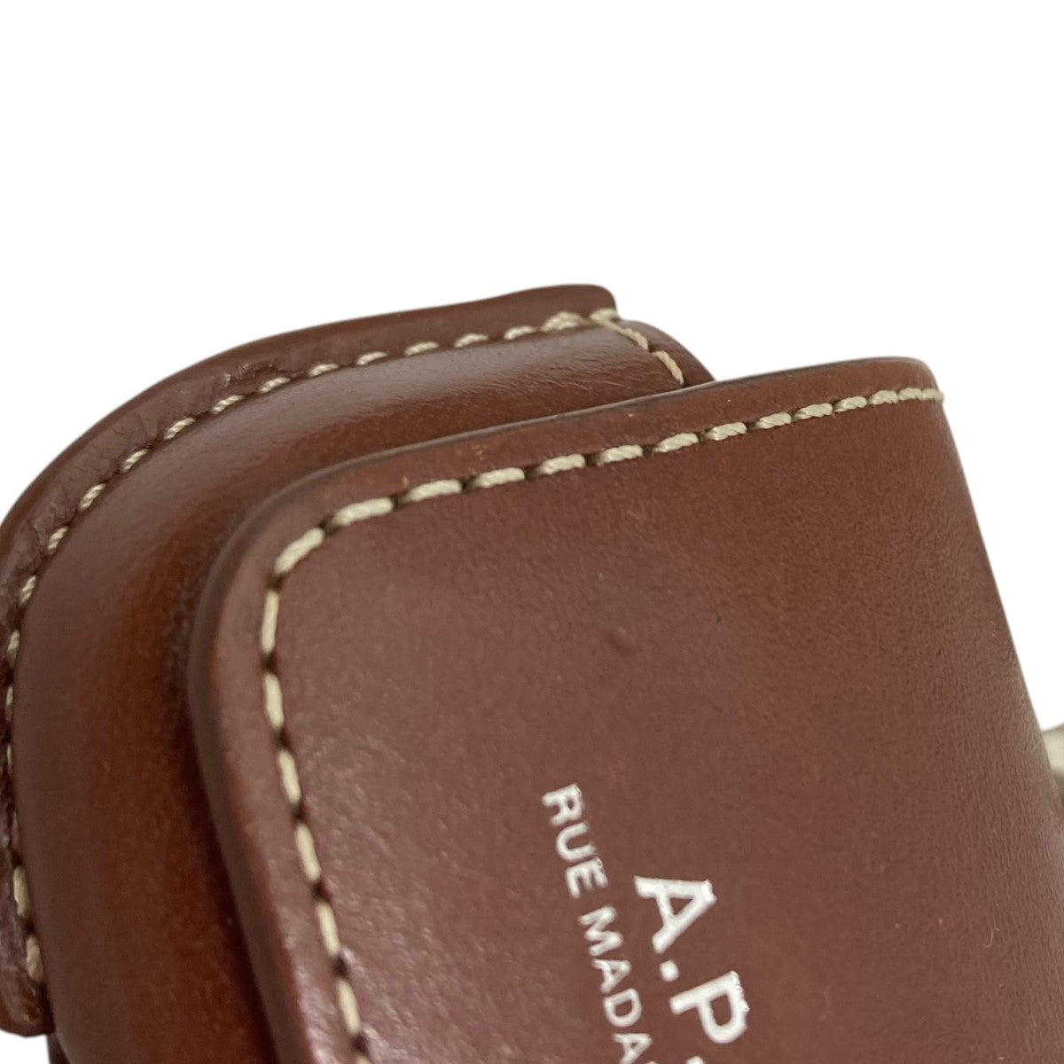 A.P.C.(アーペーセー) airpods proケース ブラウン|【公式 A.P.C.(アーペーセー) airpods proケース ブラウン|【公式