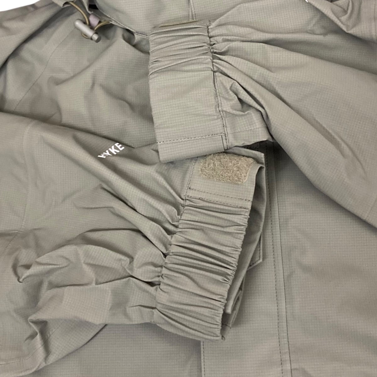 【新品未使用タグ付き】レオナール　ナイロンジャンバー kigaeru_241392034030