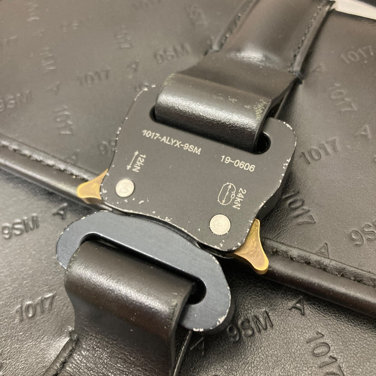 ALYX(アリクス) ショルダーバッグ ブラック｜【公式】カインド