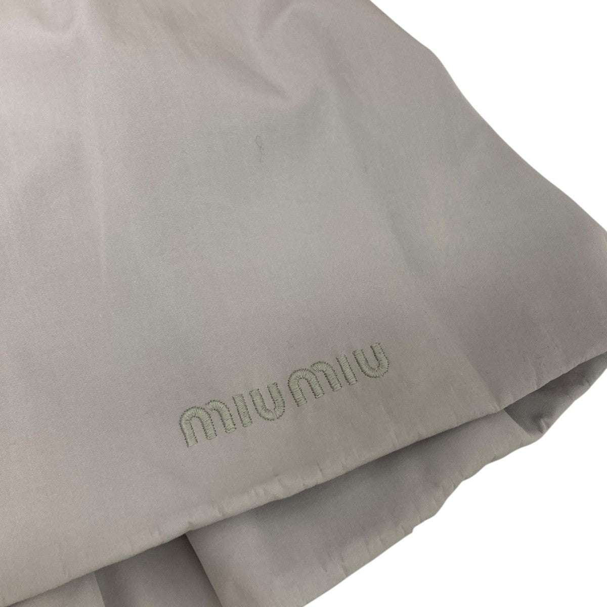 MIU MIU 23AW レーヨン ナイロン スカート 36 アイボリー MIU MIU 23AW レーヨン ナイロン スカート 36 アイボリー