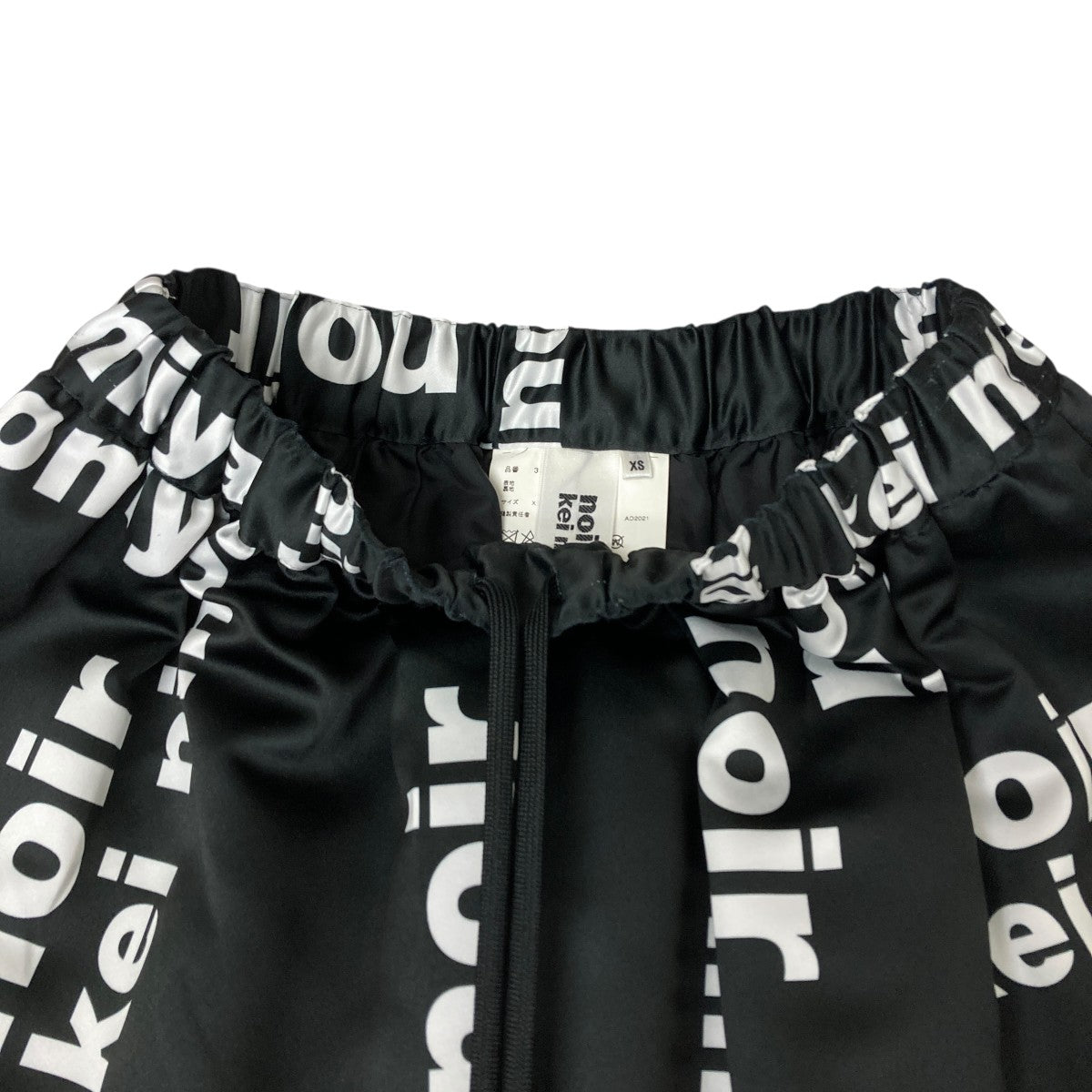 noir kei ninomiya / ロゴスカート noir kei ninomiya(ノワールケイニノミヤ) ロゴ総柄プリント