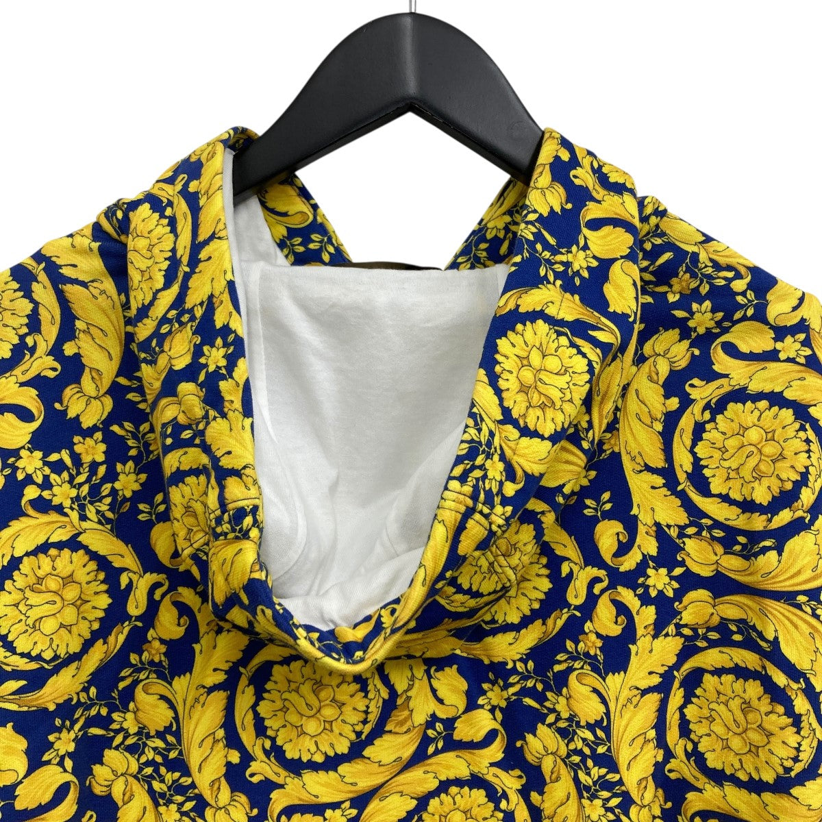 VERSACE(ヴェルサーチ) プルオーバーパーカー ブルー×イエロー サイズ