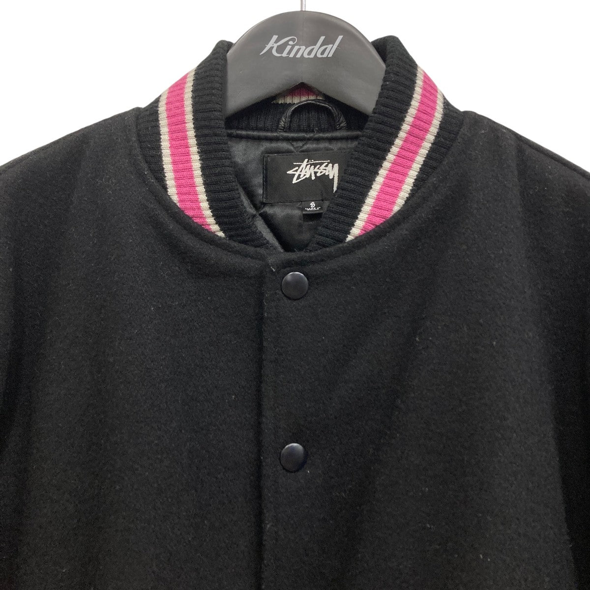 STÜSSY ブラック ボタンスウェットスタジャン Lサイズ stussy(ステューシー) スタジャン ブラック サイズ S|【公式