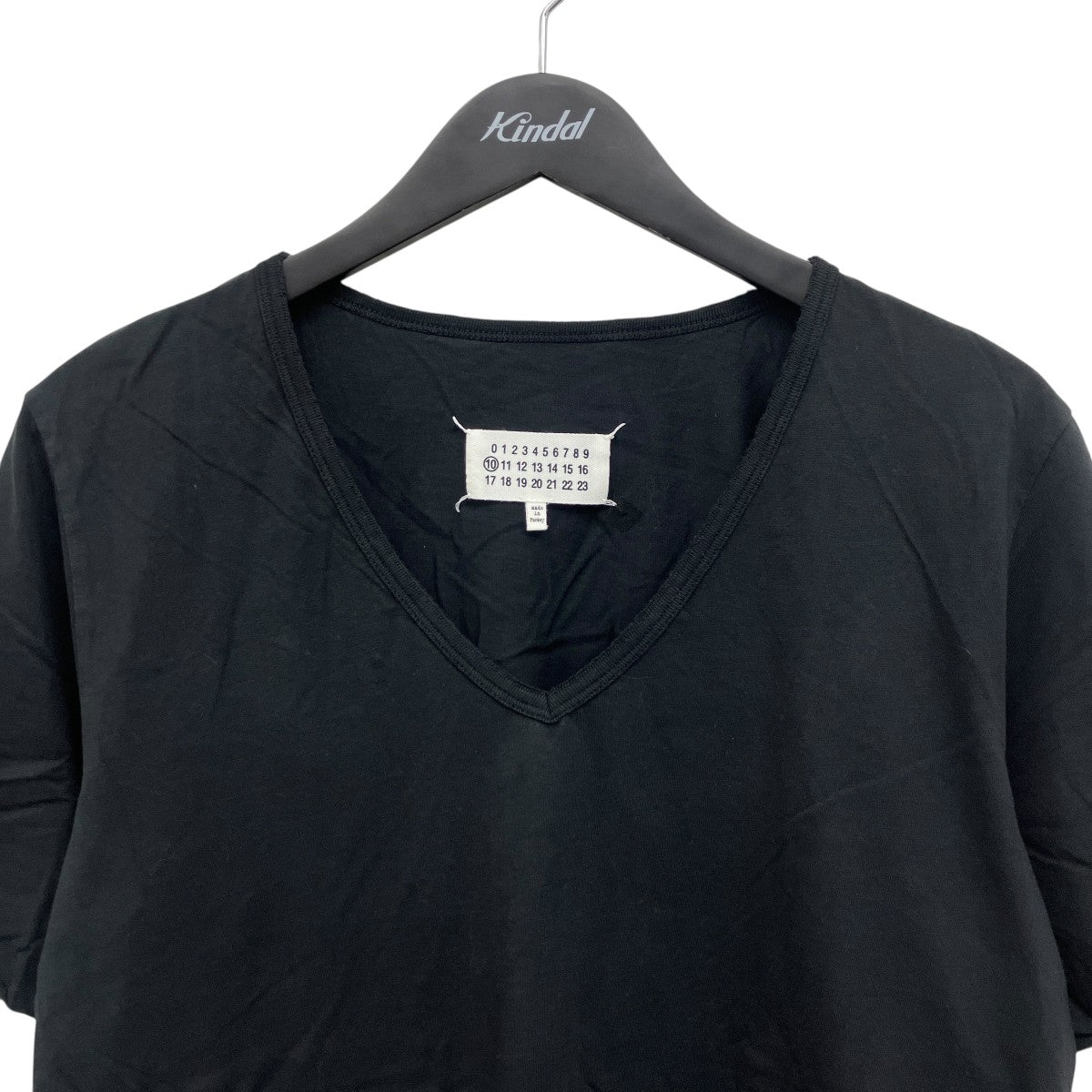 VネックTシャツ