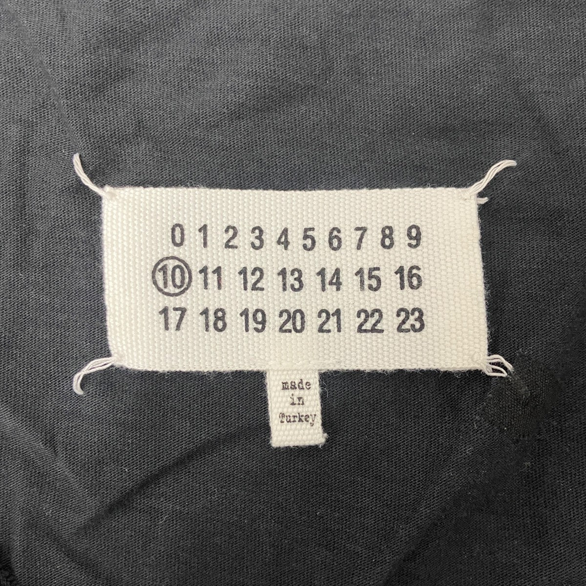 VネックTシャツ