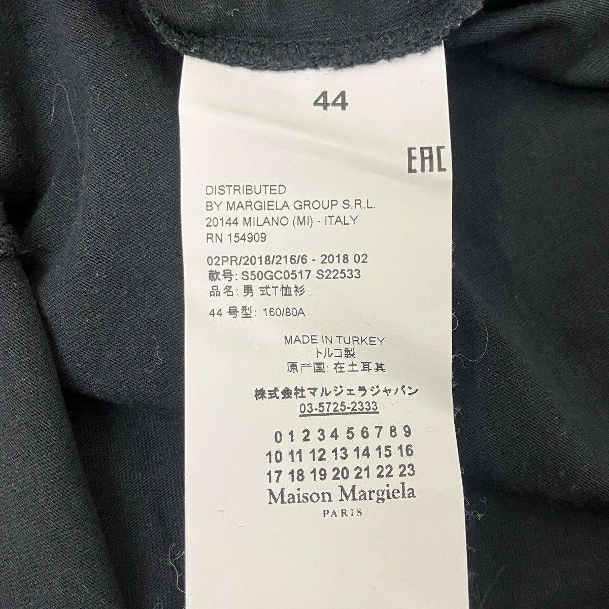 VネックTシャツ
