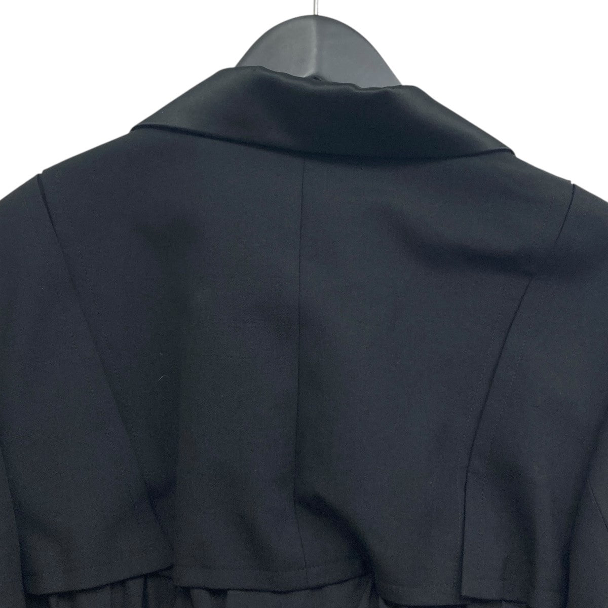 sacai 黒 サテン風 クロップドジャケット sacai 黒 サテン風 クロップドジャケット sacai 黒 サテン風