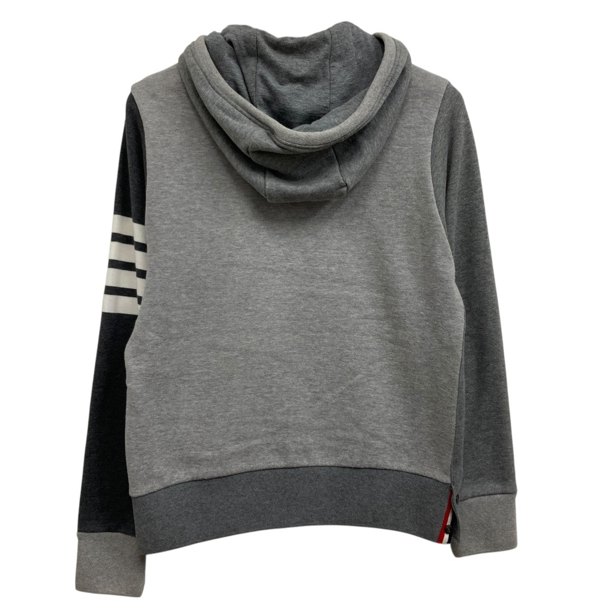 新品未使用 THOM BROWNEグレー フード付き スウェットパーカー Thom Browne(トム・ブラウン) プルオーバーパーカー MJT074F