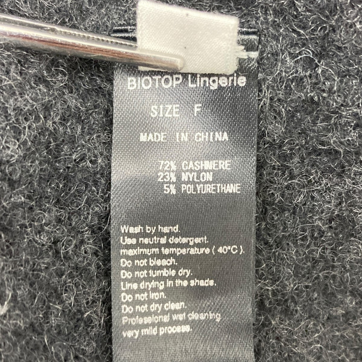 yo biotop(ビオトープ) ホルターネックニット EEM-42070-B ブラック