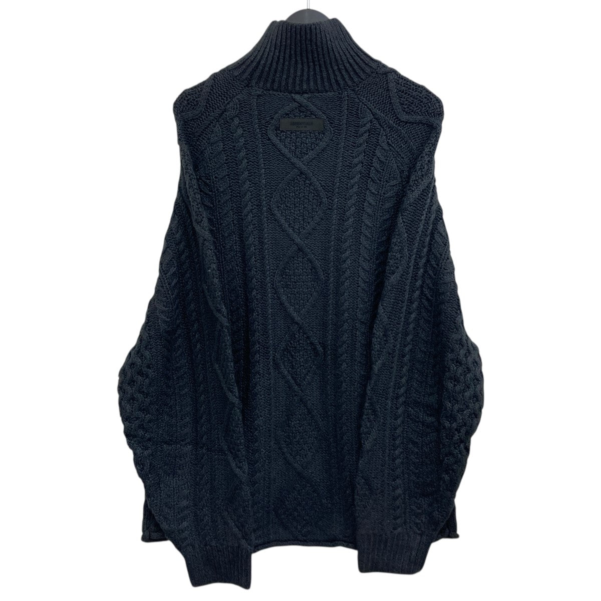 タートルネックケーブルニット